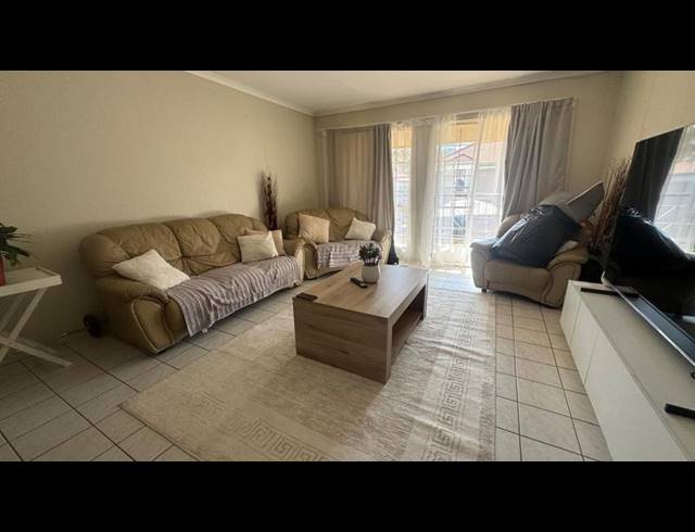 2 BEDROOM TOWNHOUSE FOR SALE IN OAKDENE